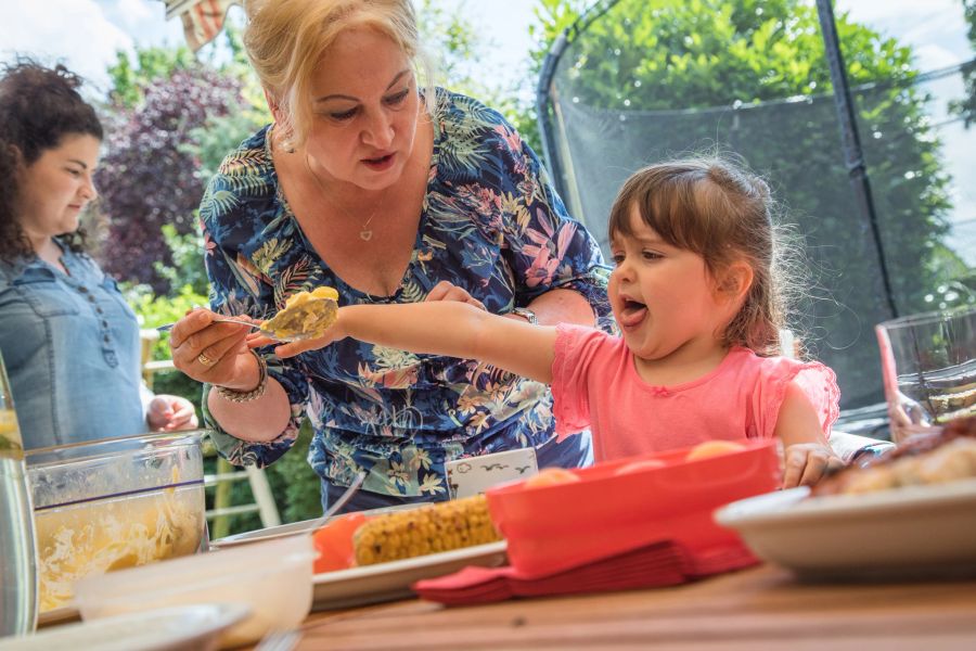 Kind Tisch Mutter Essen Geschmack