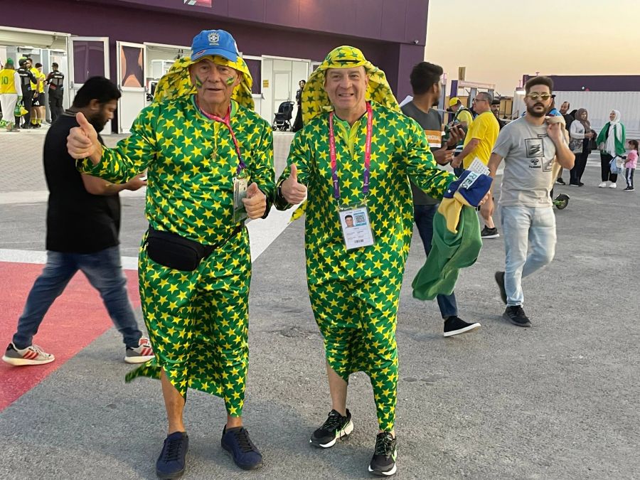 Auch die Brasilien-Fans haben sich bei ihrem Outfit etwas überlegt.