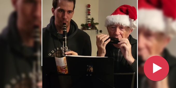 Weihnachtsständchen - Ski-Crack Zenhäusern verzückt mit Klarinette