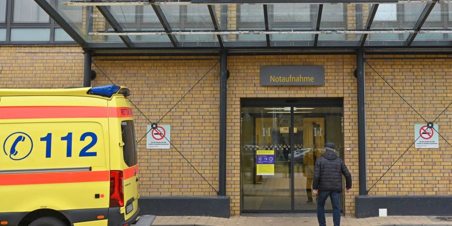 Der Eingang zur Notaufnahme einer Klinik in Brandenburg.