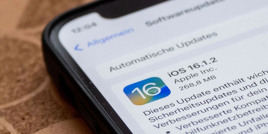 Das Update auf iOS 16.1.2 ist 268,8 Megabyte gross: iPhone-Besitzerinnen und -Besitzer sehen direkt alle Infos zur Aktualisierung.