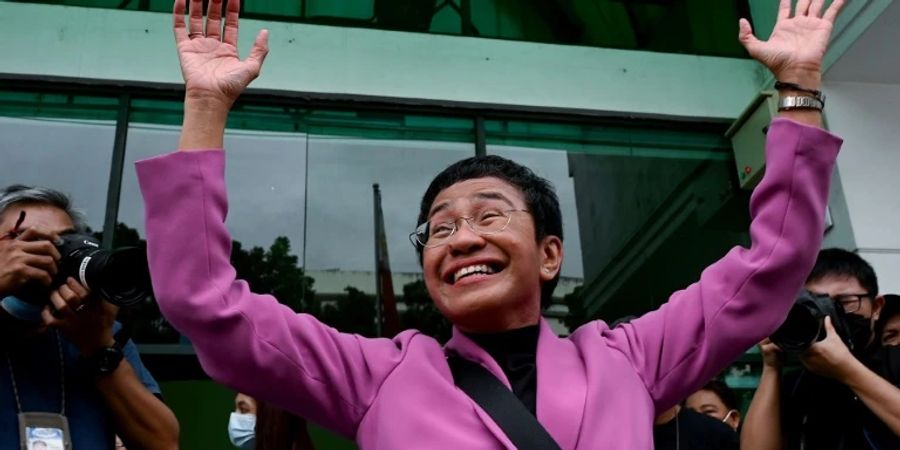 Maria Ressa nach Freispruch vor Anhängern