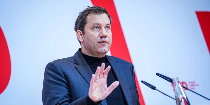 Lars Klingbeil an die Adresse von FDP und Grünen: «Nicht auseinander dividieren». Lars Klingbeil an die Adresse von FDP und Grünen: «Nicht auseinander dividieren».