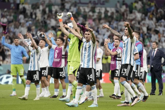 Die Argentinier freuen sich über den Sieg. argentinische fußballnationalmannschaft