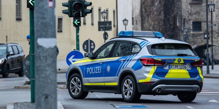 Ein in Regensburg entflohener Häftling ist Fahndern in Frankreich nahe der deutschen Grenze ins Netz gegangen.