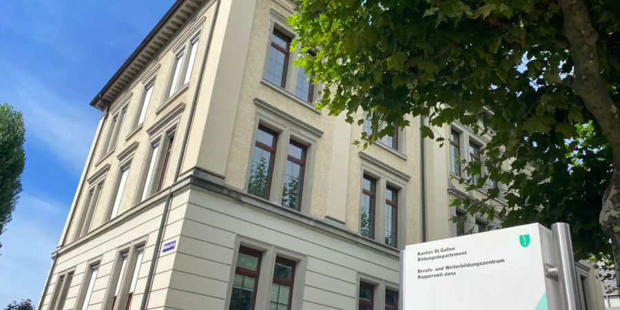 Das Berufs- und Weiterbildungszentrum (BWZ) in Rapperswil-Jona.