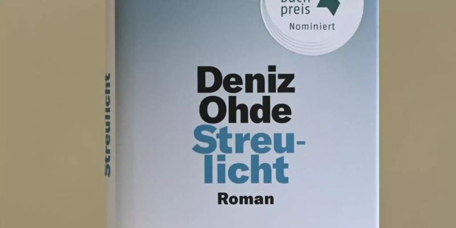 «Streulicht»: Das Buch von Deniz Ohde hat es auf die Shortlist geschafft. Foto: Arne Dedert/dpa