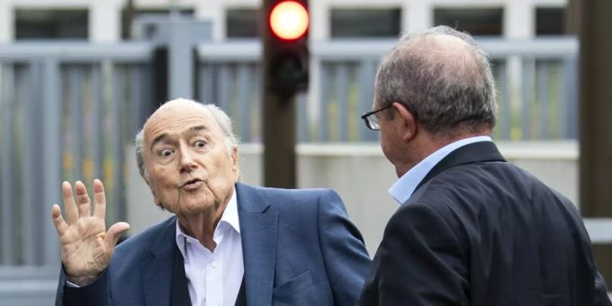 Entschädigung - Anklage gegen Blatter und Platini wegen Zahlung