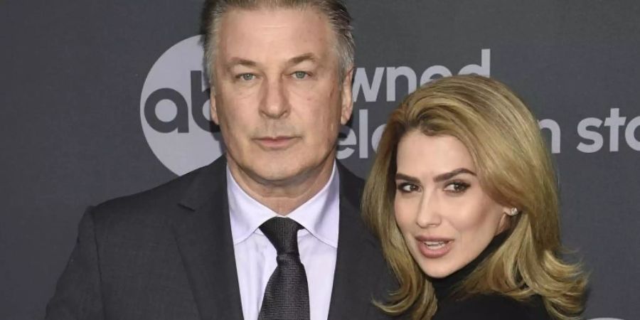 Alec Baldwin und seine Frau Hilaria Baldwin kommen zur Veranstaltung «Walt Disney Television 2019». Foto: Evan Agostini/Invision/AP/dpa