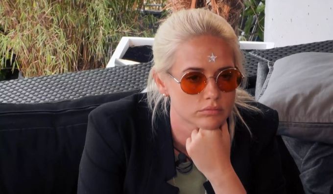 «Like Me I'm Famous»: Sarah in Gedanken. «Like Me I'm Famous»