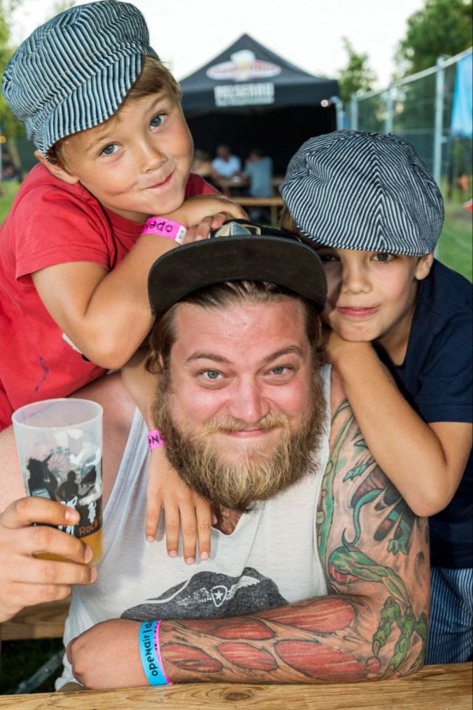 Können endlich wieder an Openair:s gehen: Dario mit Elia und Fynn