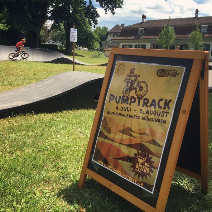In den Sommerferien gastierte der Pumptrack in Münsingen Pumptrack Münsingen