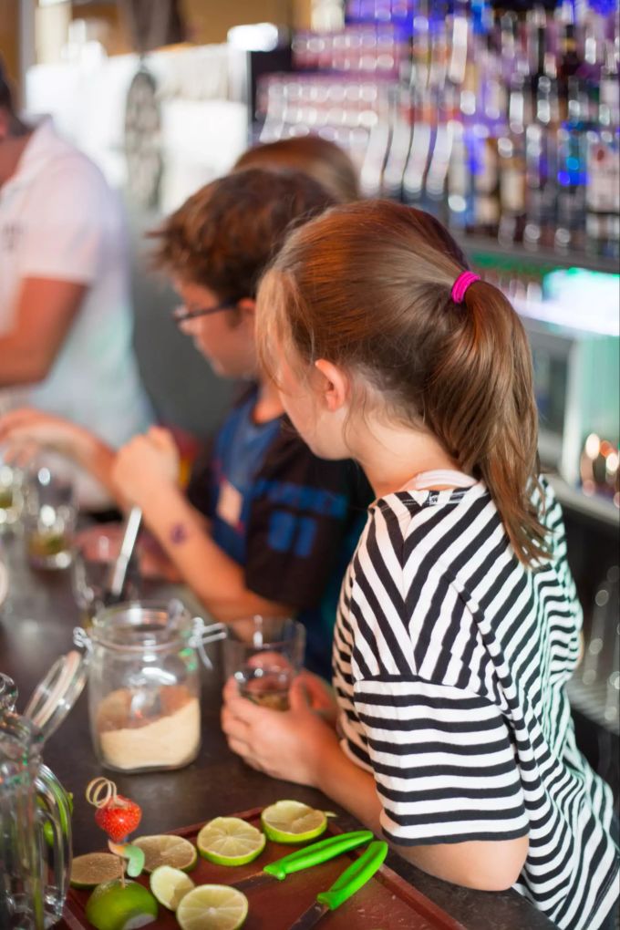 In der Stadtmix Bar lernten die Teilnehmenden eigene Cocktail-Kreationen. Girls & Boys Day