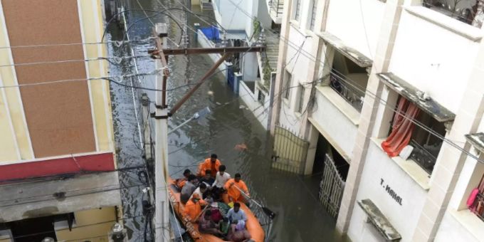 Überschwemmungen im Süden Indiens. indien unwetter