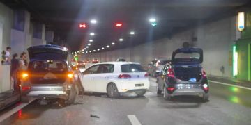 Kollision mit vier beteiligten Fahrzeugen