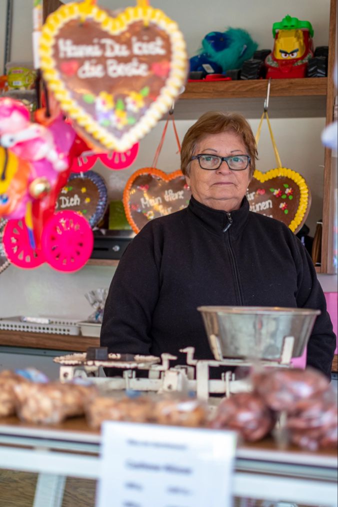 Anna Forster verkaufte Süssigkeiten.