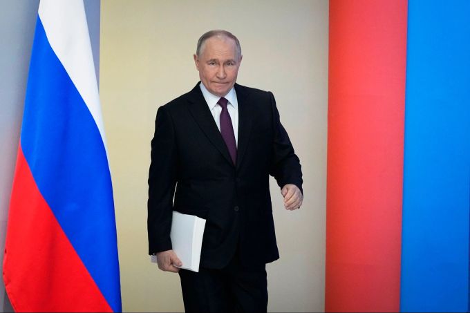 Putins Russland ist mittlerweile mehr als nur ein autoritärer Staat, sagt der russische Politikwissenschaftler Andrej Kolesnikow. Alexander Zemlianichenko/AP/dpa Wladimir Putin