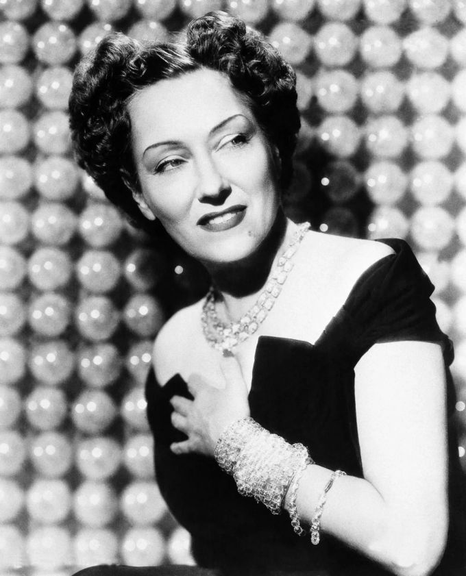 US-Schauspielerin Gloria Swanson im Jahr 1951. Old-School-Hollywood-Stars setzten zum Abnehmen auf Trennkost. Abnehmen