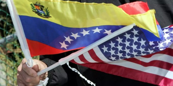Die Fahnen von Venezuela und der USA. venezuela