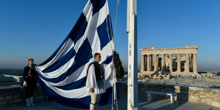 Griechische Flagge auf der Akropolis