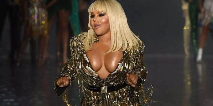 Hier zwickt was! - Rapperin Lil' Kim platzt aus allen Nähten