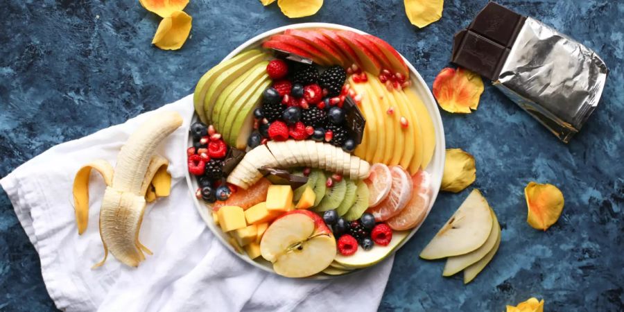 Verschiedene Obstsorten in einer Schale