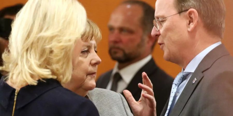 Merkel mit Ramelow und Schwesig bei einer Konferenz im Januar