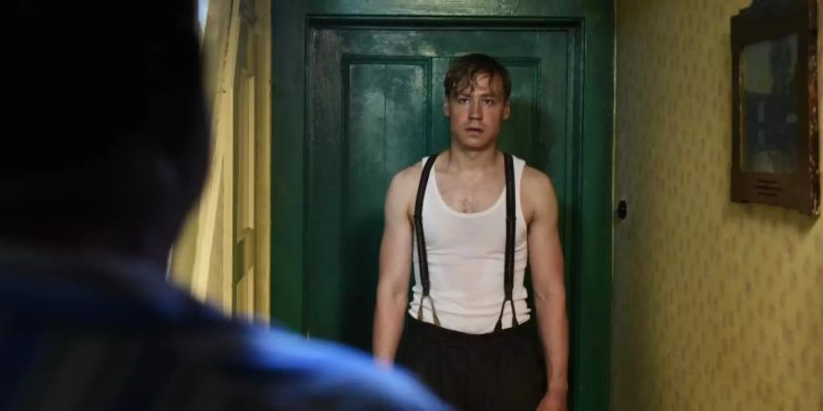 Bert Trautmann (David Kross) entwickelt sich in England vom Kriegsgefangenen zum gefeierten Fussballstar. Foto: SquareOne Entertainment