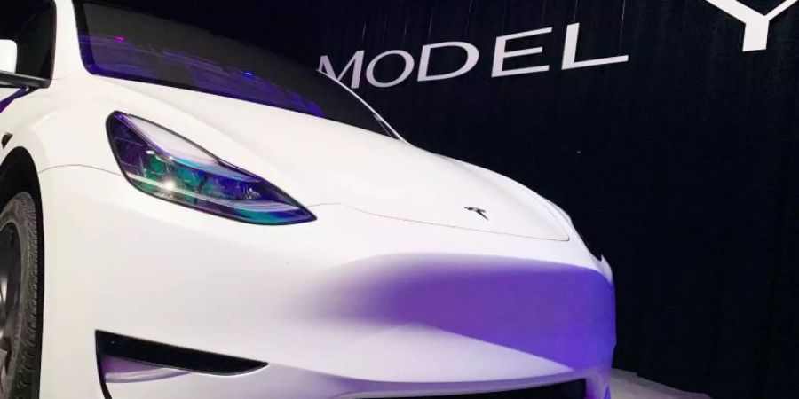 Das neue Tesla Model Y wird vorgestellt. Tesla hat seine Modellpalette um einen SUV auf Basis des aktuellen Hoffnungsträgers Model 3 erweitert. Der neue Wagen mit dem Namen Model Y soll voraussichtlich im Herbst 2020 auf die Strasse kommen, kündigte Tesla-Chef Elon Musk am Donnerstagabend in Los Angeles an. Foto: Hannes Breustedt