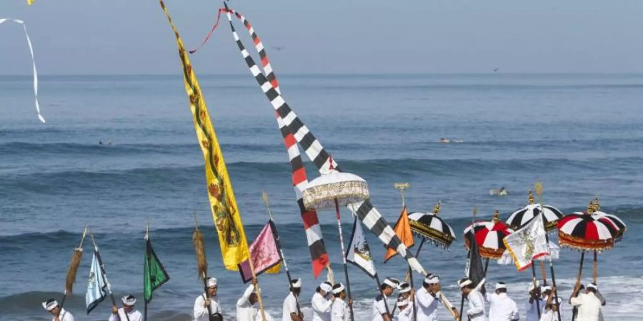 Bali feiert den «Tag der Stille». Einheimische werden nicht zur Arbeit gehen, nicht reisen und kein mobiles Internet nutzen. Foto: Made Nagi