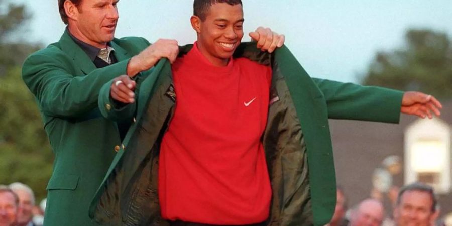 Möchte sein fünftes «Green Jacket»: Golf-Superstar Tiger Woods (r). Foto: Timothy A. Clary