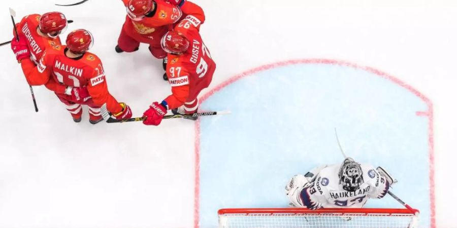 Die russischen Spieler feiern den Sieg zum WM-Auftakt gegen Norwegen. Foto: Joel Marklund/Bildbyran via ZUMA Press