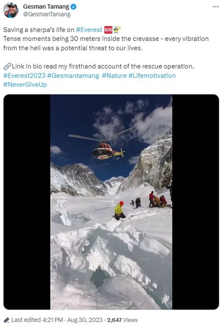 Am Ende konnte der Sherpa erfolgreich gerettet und mit dem Helikopter ins Tal geflogen werden.