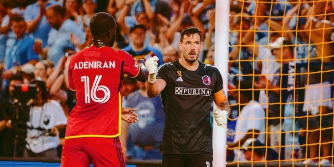 Roman Bürki im Dress von St. Louis City. Roman Bürki