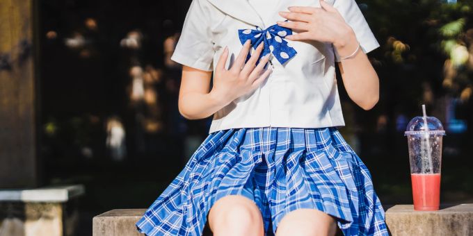 Tausende Schüler rund um die Welt sind davon genervt: Schuluniformen. Frankreichs Präsident Emmanuel Macron sprach sich in der Debatte rund um eine Einführung für Einheitskleidung aus. Uniform Frankreich Macron