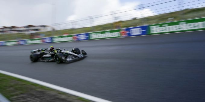 Lewis Hamilton bleibt der Formel 1 bis Ende 2025 erhalten. Formel 1 Lewis Hamilton