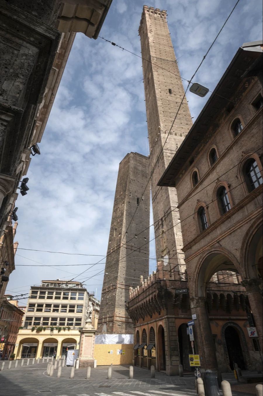 Der Turm ist 914 Jahre alt. Mittlerweile bröckelt er aber.