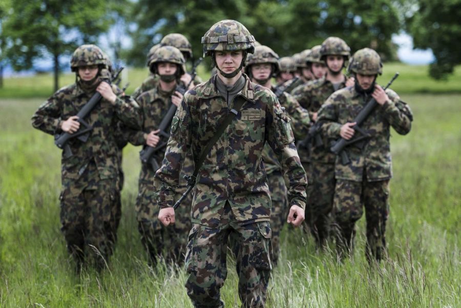 Wehrpflichtige, die  zur Armee-Rekrutierung antreten, schneiden in den physischen Tests seit der Corona-Pandemie schlechter ab als vorher. (Symbolbild)