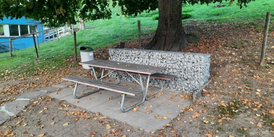 Trockensteinmauer beim Spielplatz Rainheim