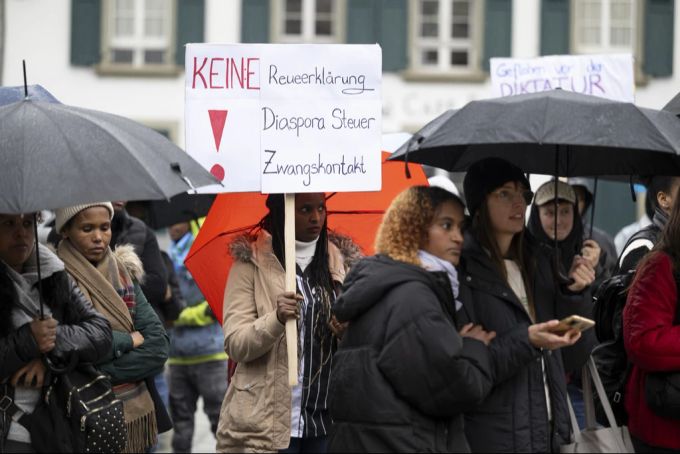 Eritreer protestieren gegen den Einfluss des eritreeischen Diktatoren-Regimes in der Schweiz, 9. November 2023. Eritrea Diktatur Protest