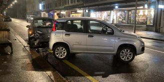 Sachschäden - Selbstunfälle in Glarus und auf der A3 bei Benken SG