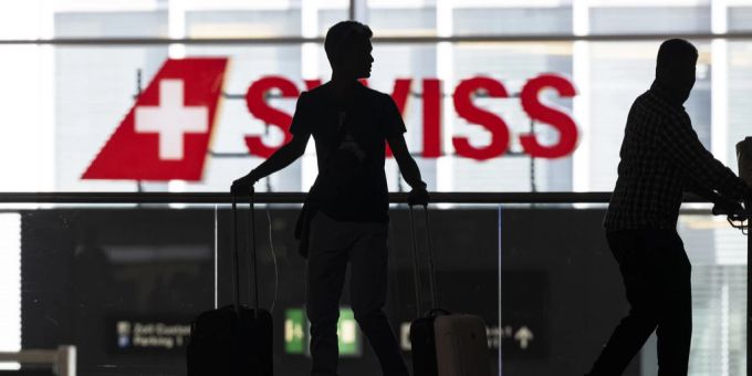 Passagiere am Zürcher Flughafen. (Archivbild) flughafen zürich sensoren