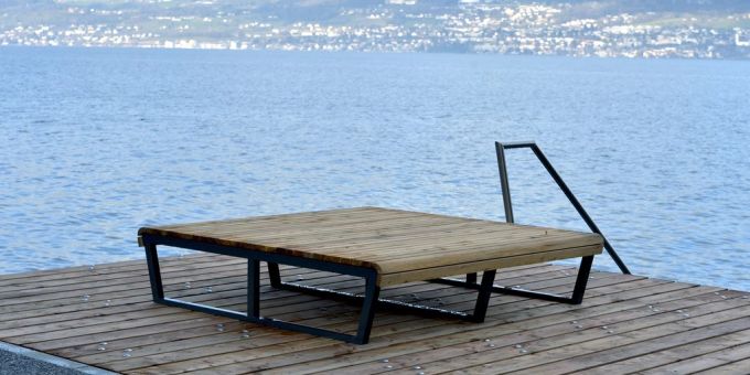 Der Zürichsee lädt im Sommer in Richterswil zum Schwimmen ein. Doch das Badi hat seine Preise nun stark erhöht - Kinder und Jugendliche müssen erstmals Eintritt zahlen. richterswil badi eintritt