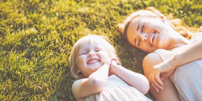 Das Band zwischen Mutter und Kind ist ein starkes, und die Beziehung prägt Kinder extrem. Lektionen, Mama, alleinerziehend, Kind