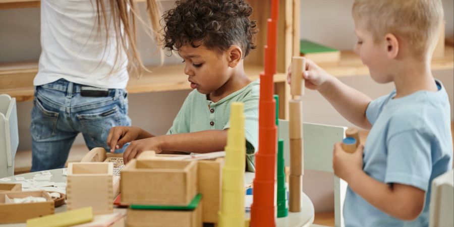 Kinder Spieltisch