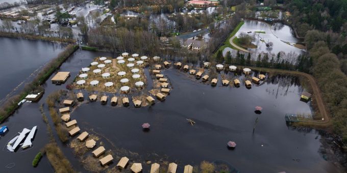 Flächen vom Serengeti-Park sind teilweise von Wasser überflutet. Die ersten Tiere sind evakuiert worden. Serengeti-Park Hochwasser