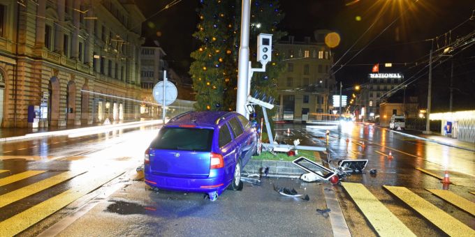 Luzern: Bei Unfall unter Drogen in Ampel gekracht. Unfall