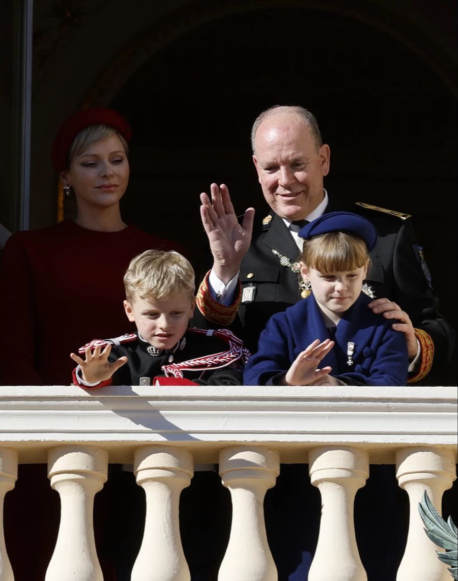 Charlène von Monaco, Fürst Albert und ihre Kinder Gabriella und Jacques.