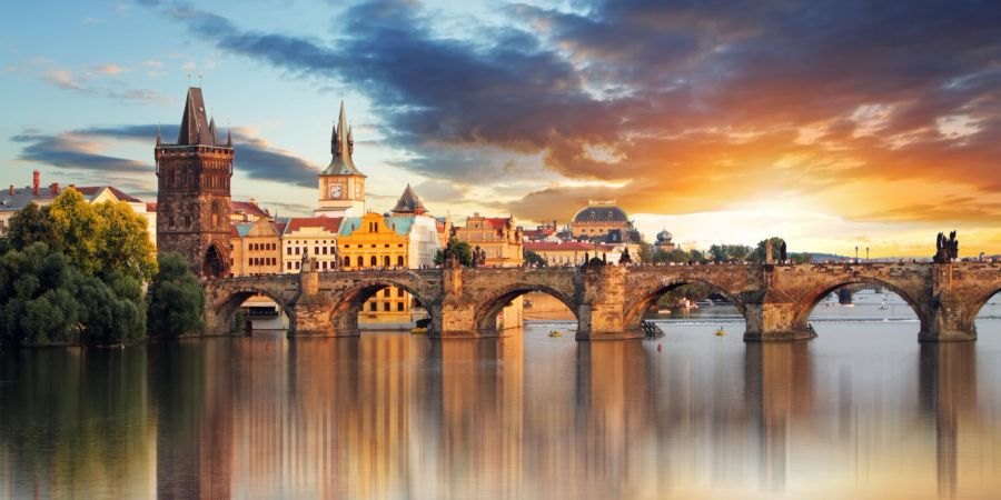 Die Karsbrücke in Prag im Sonnenuntergang.