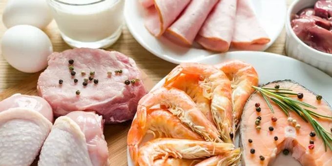 Die Dukan-Diät setzt auf eine proteinhaltige Ernährung. Eier Fleisch Fisch